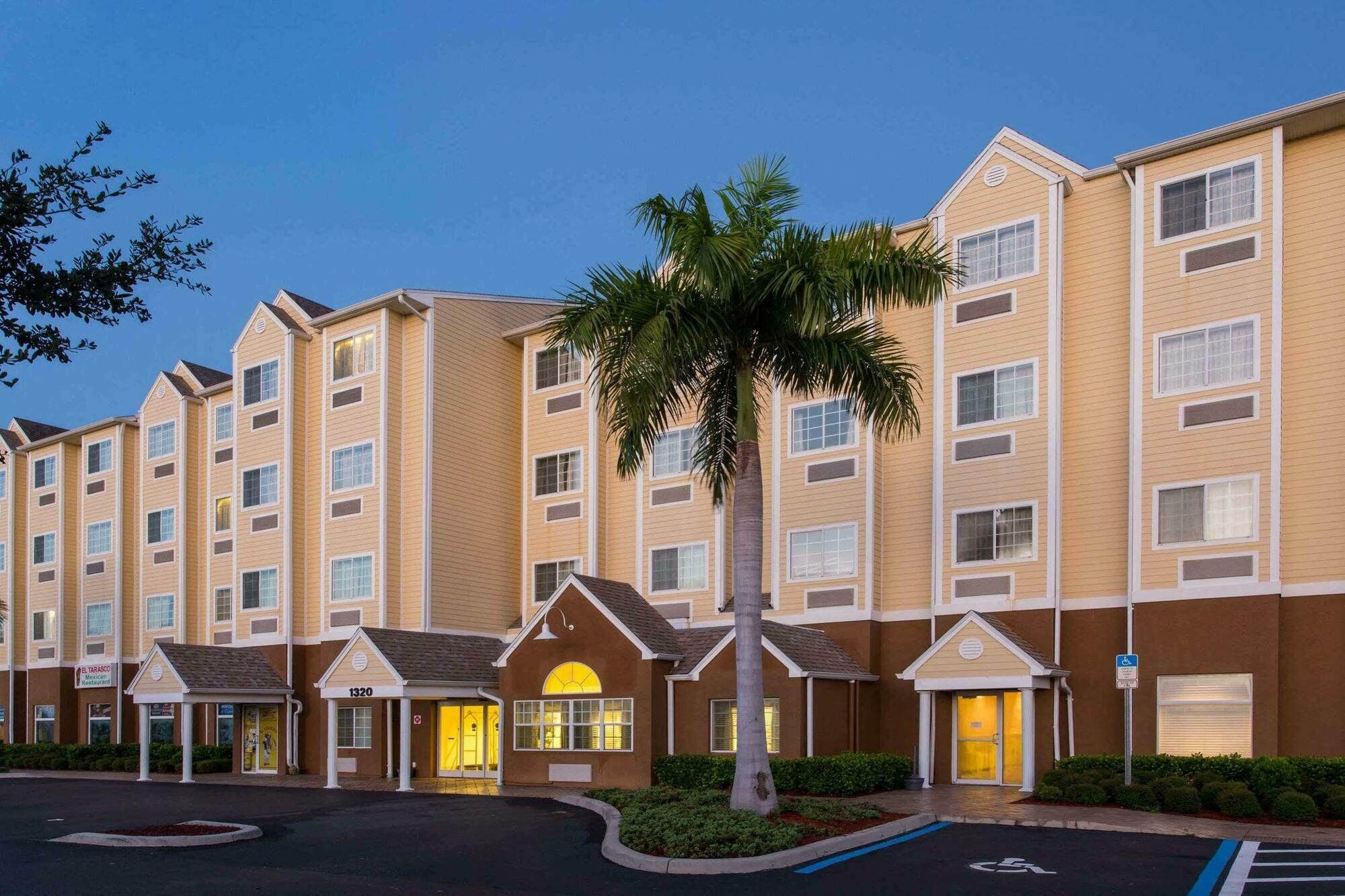 Quality Inn & Suites Lehigh Acres Fort Myers Exterior foto